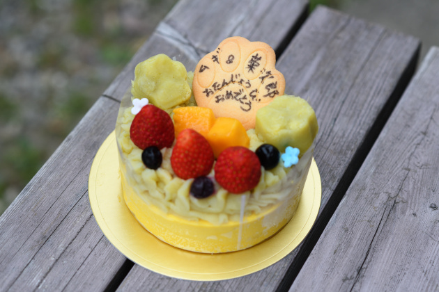 柴犬のお誕生日ケーキの画像です。